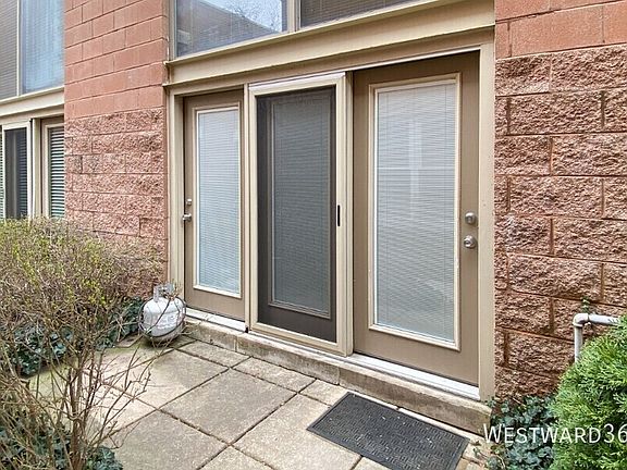 2nd image of 1100 W Cornelia Ave APT 102