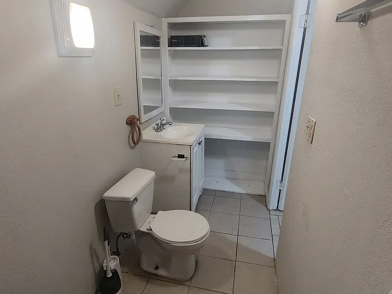 1115 Dorcas St — Photo 15