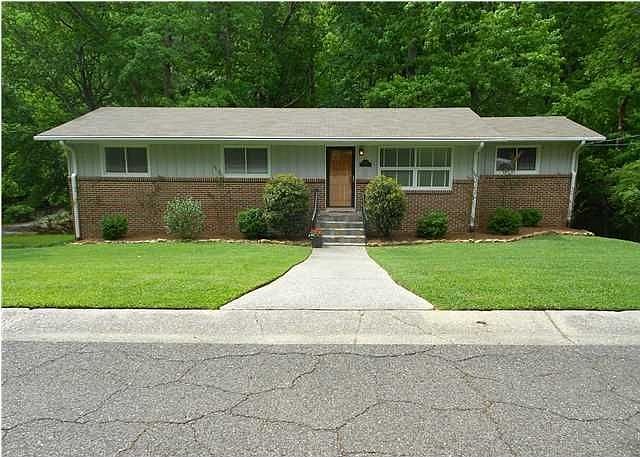 2nd image of 2301 Pinecrest Ln