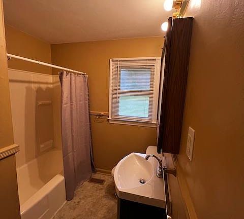 4th image of 804 Rockett St