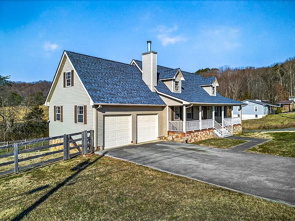 3rd image of 457 Terrace View Dr