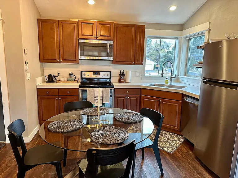 454 NE Burnside Ave #B — Photo 5