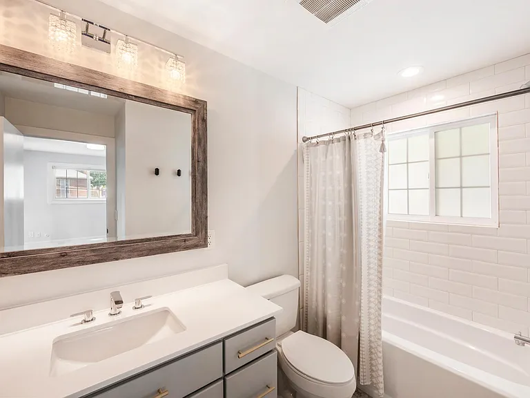 2545 S Filmore St E — Photo 19