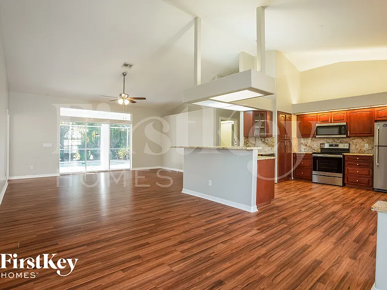 718 Long Lines Ln — Photo 3