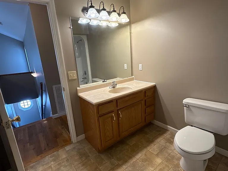 1200 S Spring St — Photo 10