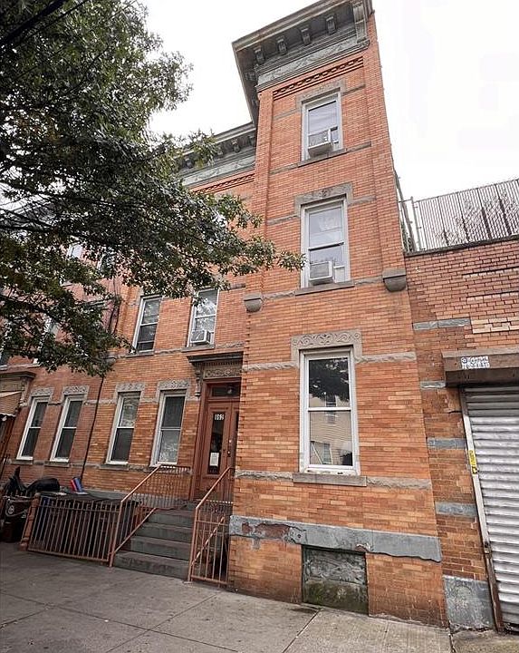 1st image of 862 Woodward Ave