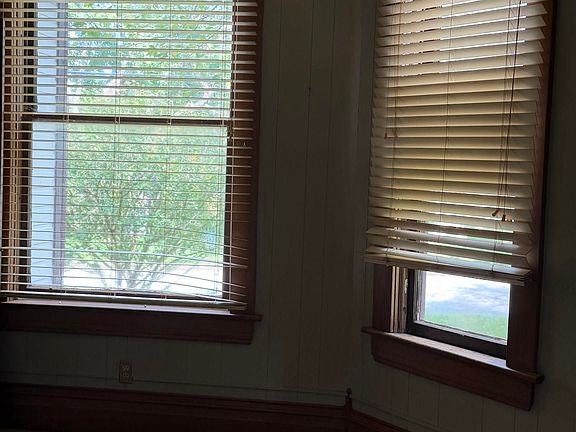 5th image of 22 W Main St