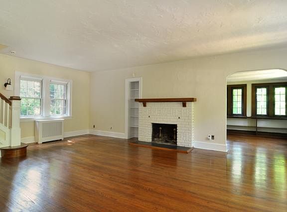 3rd image of 210 Villard Ave