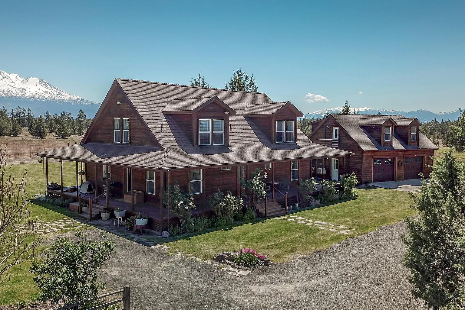 3036 NE Leslie Ln photo 1