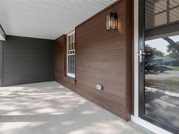 3rd image of 52 Huntleigh Cir