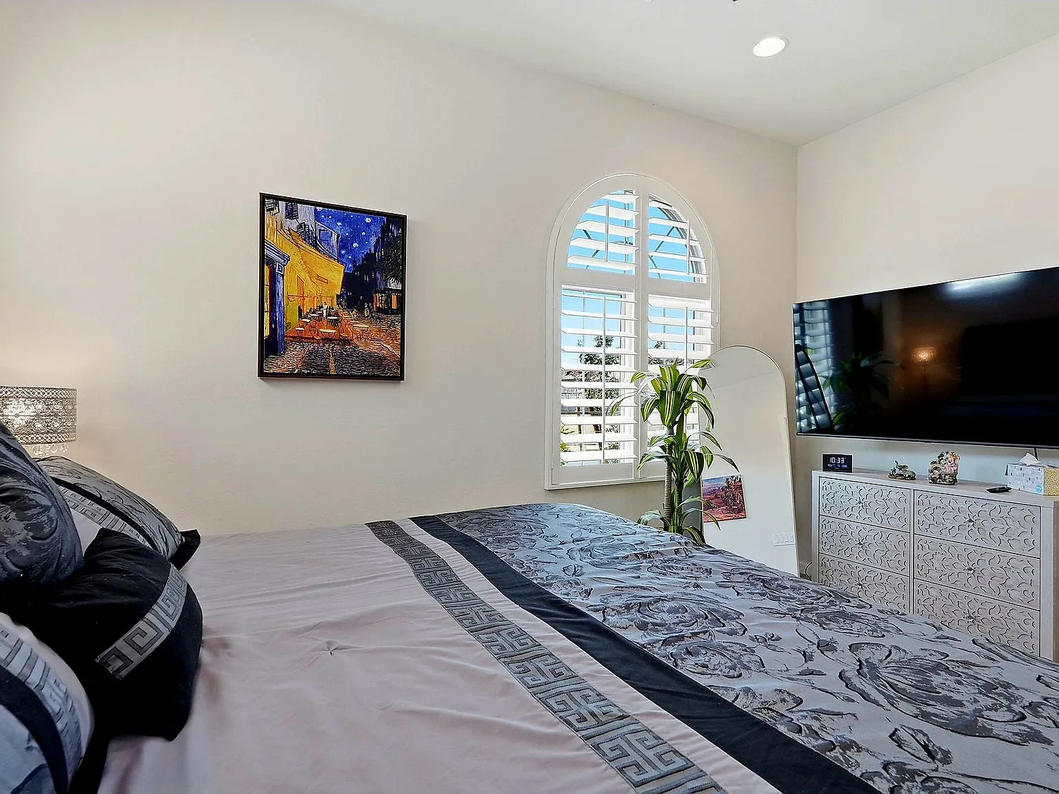 4 bed, 3.5 bath, 3400 sqft, $1,500 — Photo 2