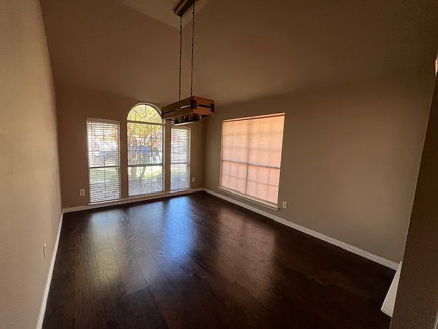 1320 Sheila Dr — Photo 20