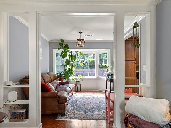 5th image of 1416 30th Ave E