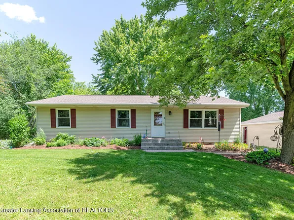 6833 E Howe Rd, Bath, MI 48808