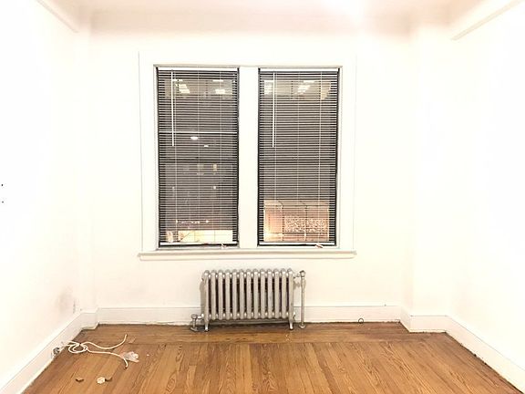 3rd image of 155 E 52nd St APT 3A