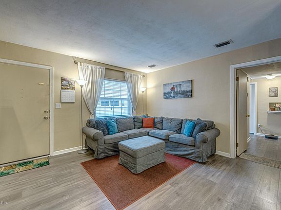 3rd image of 6111 Wilson Blvd