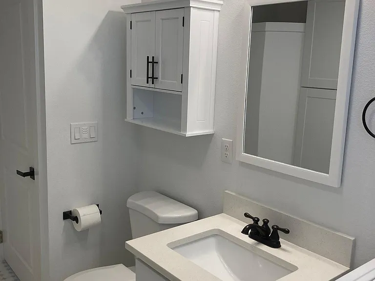 1/2 bath with utility