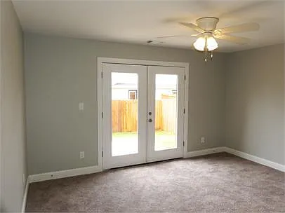608 E College St #610 — Photo 33