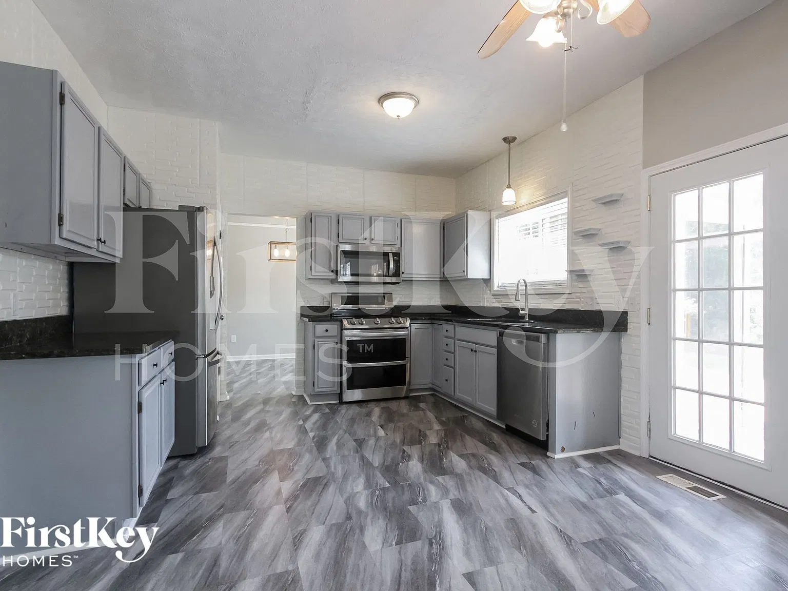 4 bed, 2.5 bath, 2652 sqft, $2,560 — Photo 3