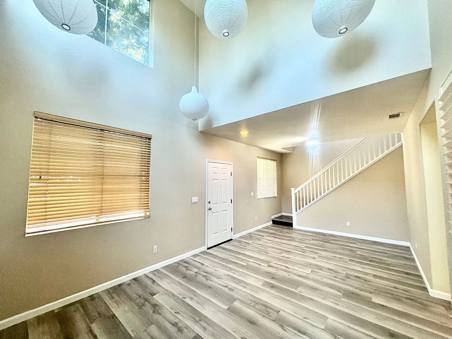 Beautiful Three Bedroom Home in Natoma Station — Photo 2