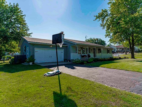 2nd image of 3832 Buesching Dr