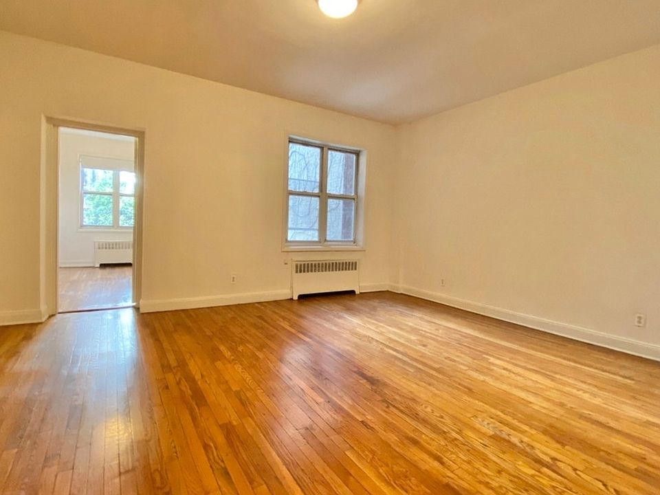 1st image of 49 W 68th St #2E