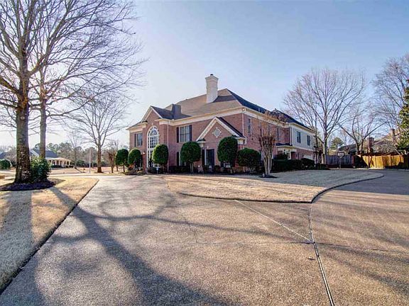 2nd image of 9610 Fox Hill Cir S