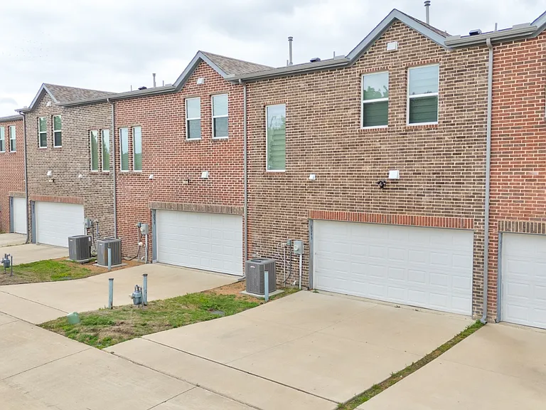 6043 Rivendell Dr — Photo 38