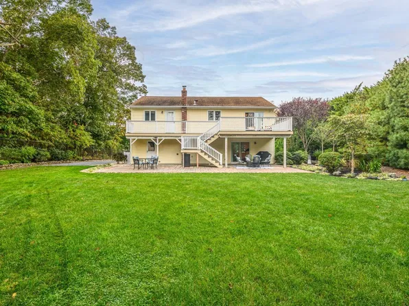 16B Squiretown Rd, Hampton Bays, NY 11946