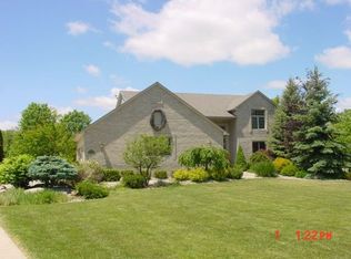 10445 Denton Creek Dr, Fenton, MI 48430