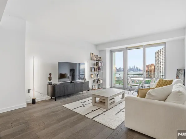 320 Adolphus Ave #911, Cliffside Park, NJ 07010