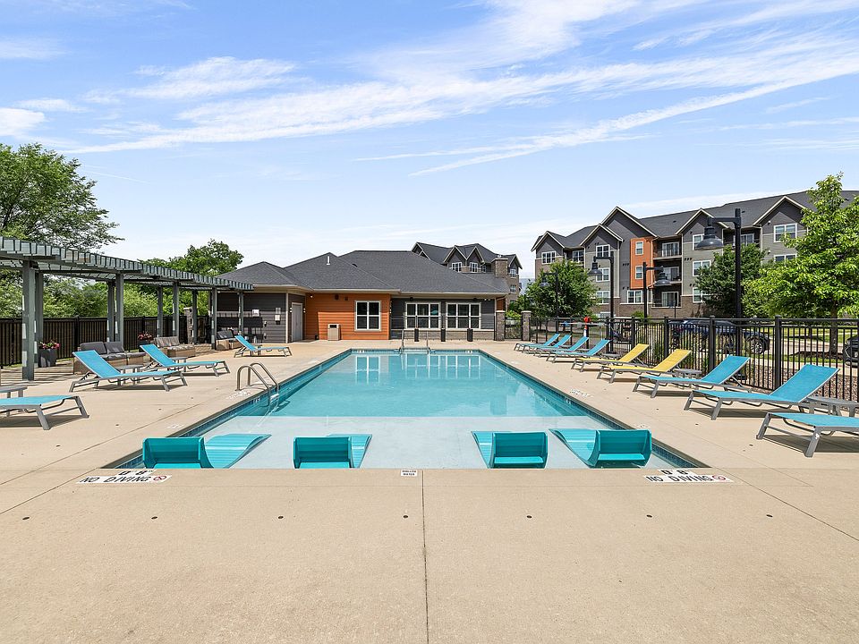 22 Slate Baja Shelf Pool