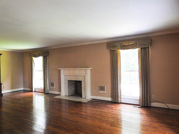 2nd image of 529 Barrywood Dr