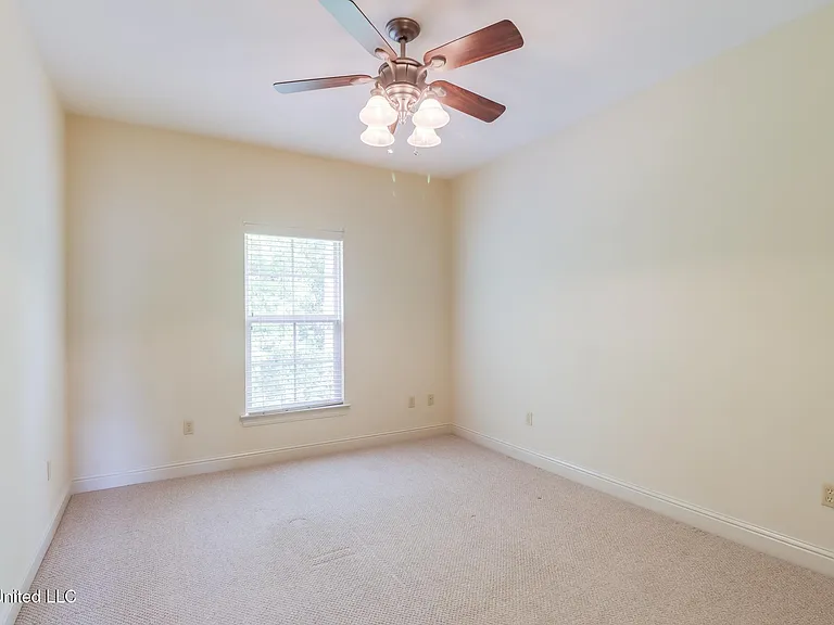 894 Jefferson Dr — Photo 11