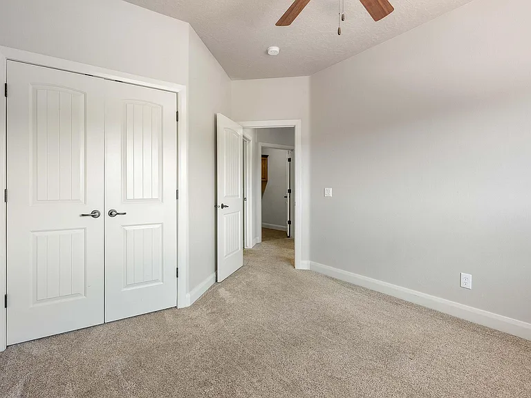 935 E Crooked Creek Dr — Photo 21
