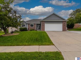 7921 Red Oak Rd, Lincoln, NE 68516