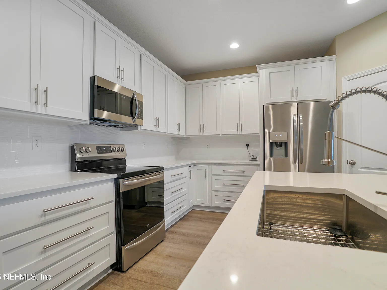 3 bed, 2.5 bath, 1687 sqft, $2,350 — Photo 4