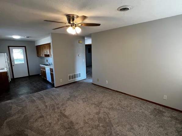 1337 Parkside Dr, Junction City, KS 66441