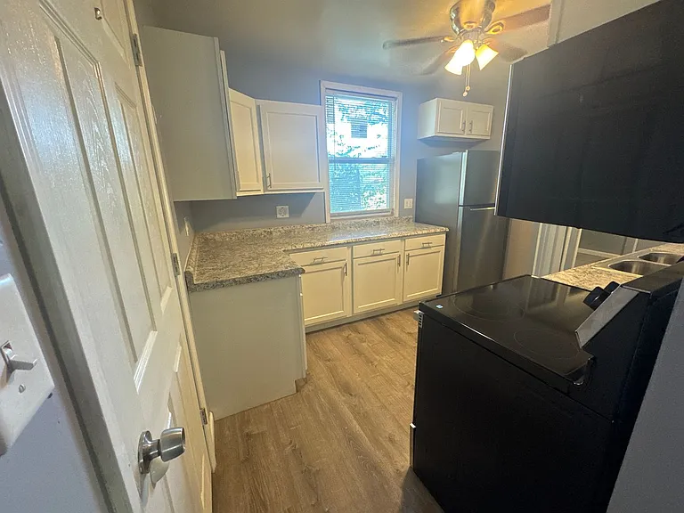 8600 Stella Ave — Photo 7