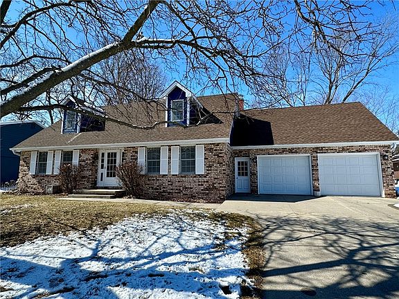 2nd image of 1835 Manor Dr