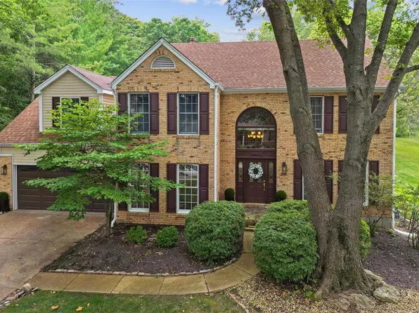 651 McBride Pointe Dr, Ballwin, MO 63011