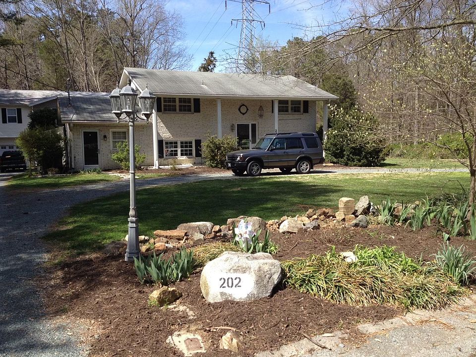 Front of home with circular drive