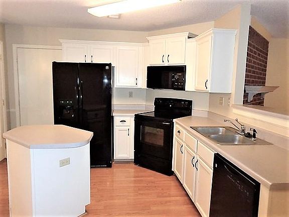 4th image of 7326 Green Ash Dr