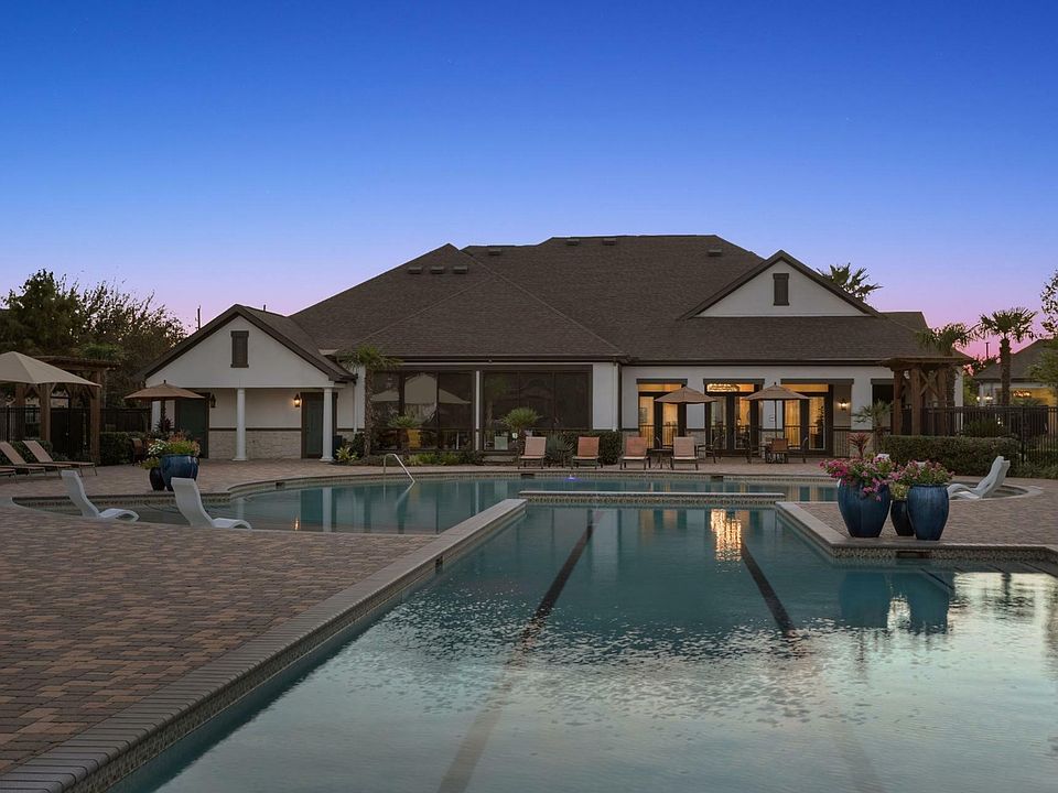 Avenues at Cypress - Resort Pool
