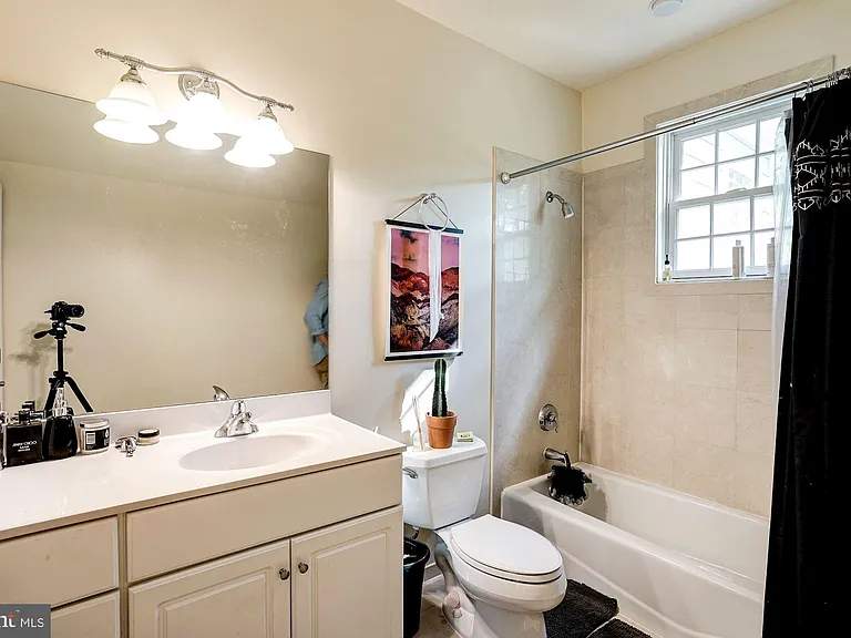 8105 Maya Ct — Photo 35