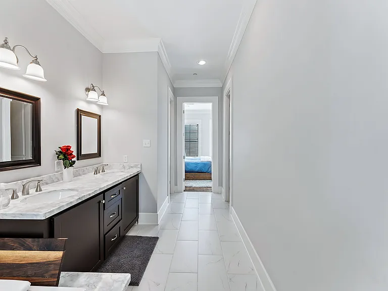 1504 Knox St — Photo 8