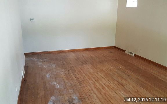 2nd image of 15554 Champlain St