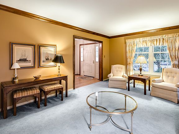 5th image of 9 Marni Ct