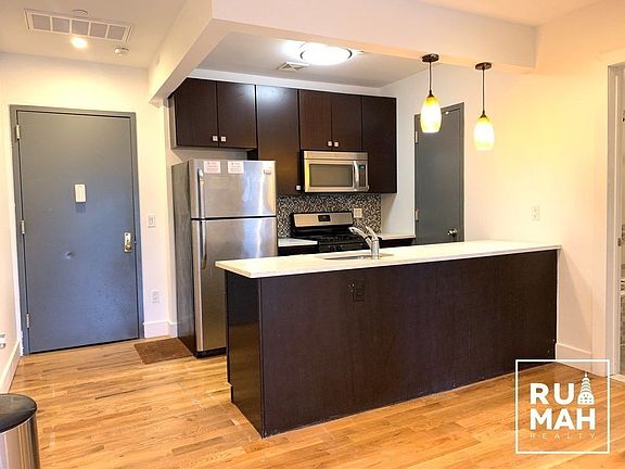 4th image of 25 Van Buren St #3D