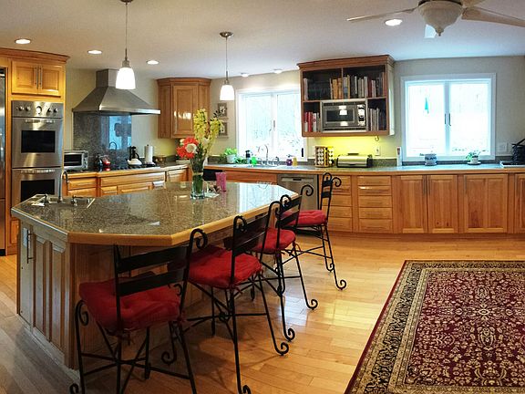 Large Gourmet Kitchen